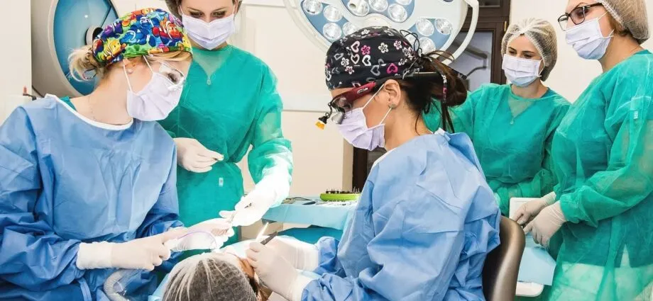 Aparat dentar: tipuri și prețuri într-o clinică stomatologică profesională