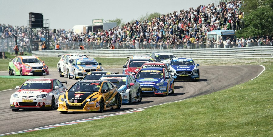 Photo circuit races