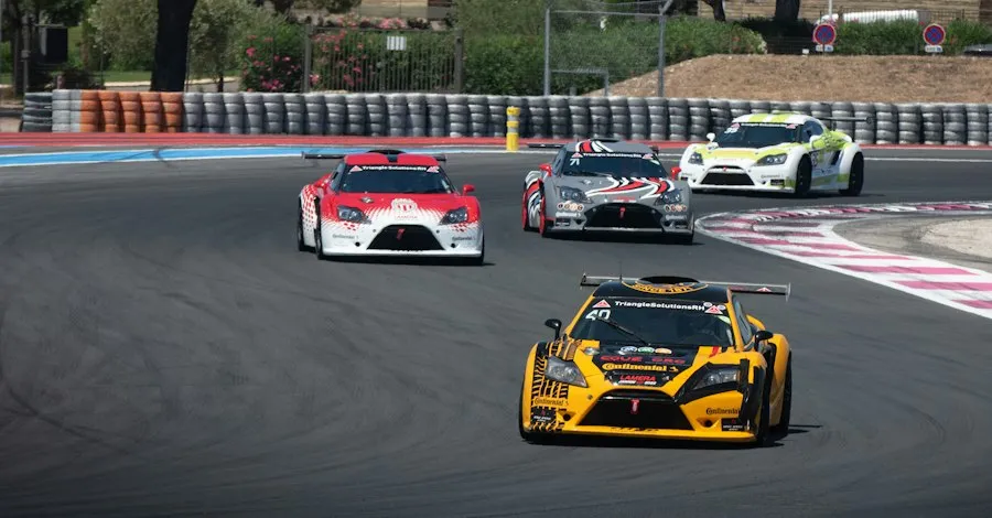 Photo auto racing guide experts data 2024