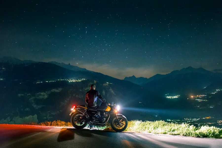 Photo motorcycle riding guide