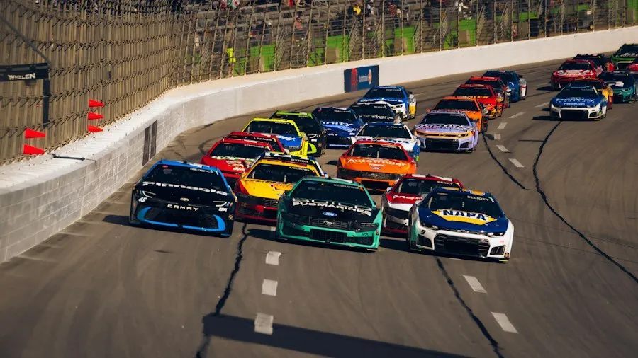 Photo auto racing overview